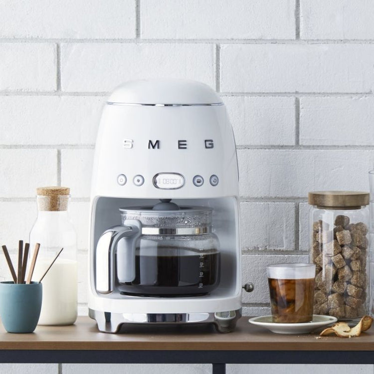 Filter coffee machine brewing into glass carafe