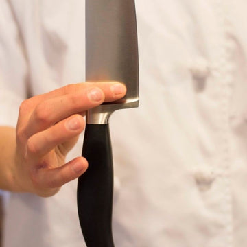 Step 1 - Pinch grip on blade