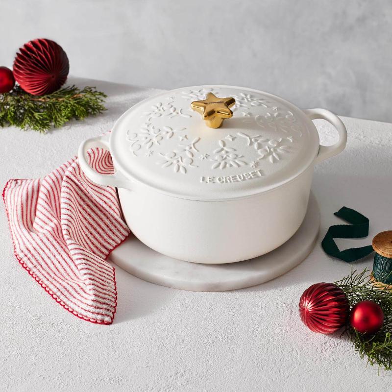 Le Creuset Cast Iron Noel Round Casserole 24cm (7311019343930)