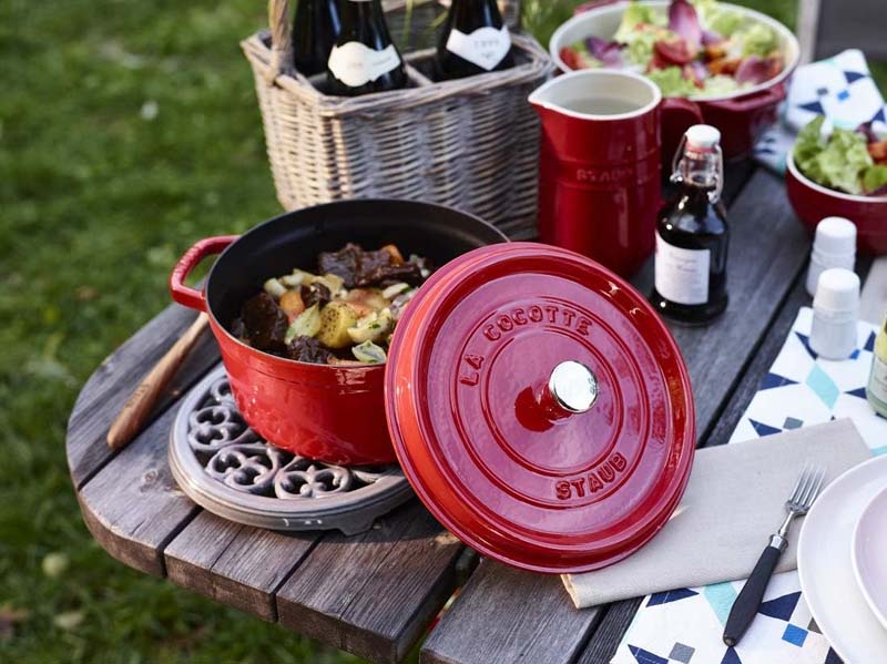 Staub Cast Iron Cocotte Round 26cm Cherry (342328) (7311024422970) (2383005155386)