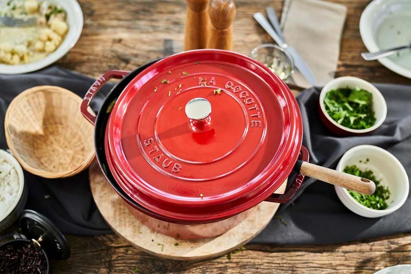 Staub Cast Iron Cocotte Round 28cm Cherry (342331) (7311024324666) (2383005155386)