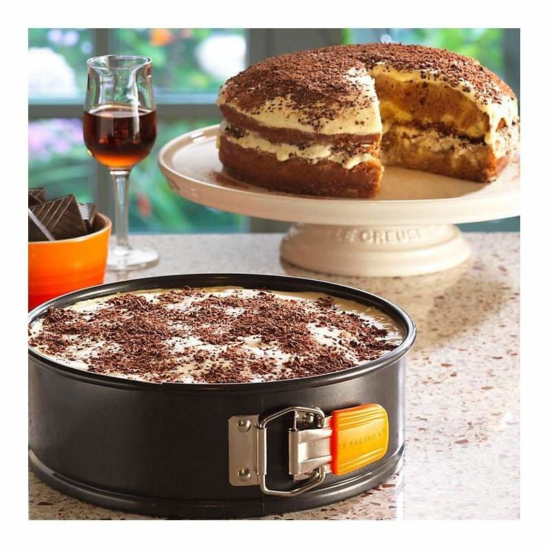 Le Creuset Springform Round Cake Tin - Art of Living Cookshop (2462631952442)